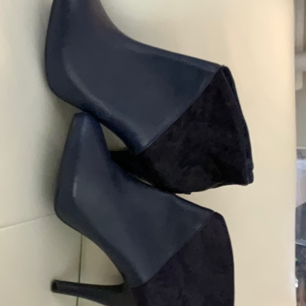 Me Too booties, Blue leather and real fur trim with back gold zipper. Size 10M